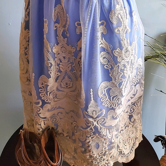 Item given to grandaughterPeriwinkle over layed with cream lace dress - Picture 4 of 8